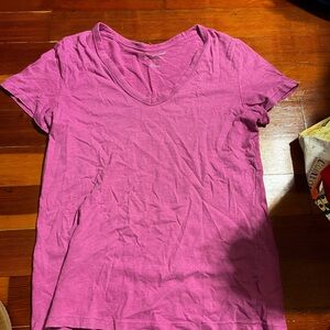 Universal Thread Magenta V-Neck Women's Tee